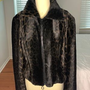 Beautiful Cache animal print  faux fur jacket